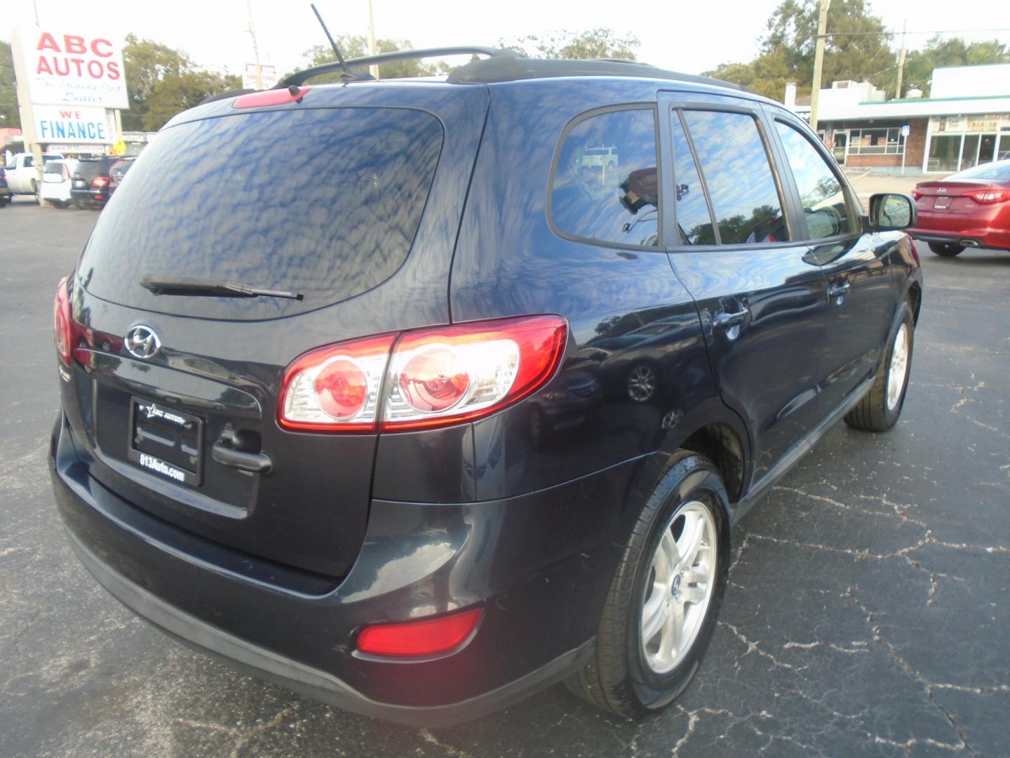 2011 Blue Hyundai Santa Fe GL 2.4 FWD (5XYZG3AB9BG) with an 4-Cyl, 2.4 Liter engine, Automatic, 6-Spd w/Overdrive and Shiftronic transmission, located at 6112 N Florida Avenue, Tampa, FL, 33604, (888) 521-5131, 27.954929, -82.459534 - Photo#3